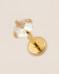 Altın renkli 316L cerrahi çelik 6 mm zirkon taşlı flatback tragus piercing tasarımı.