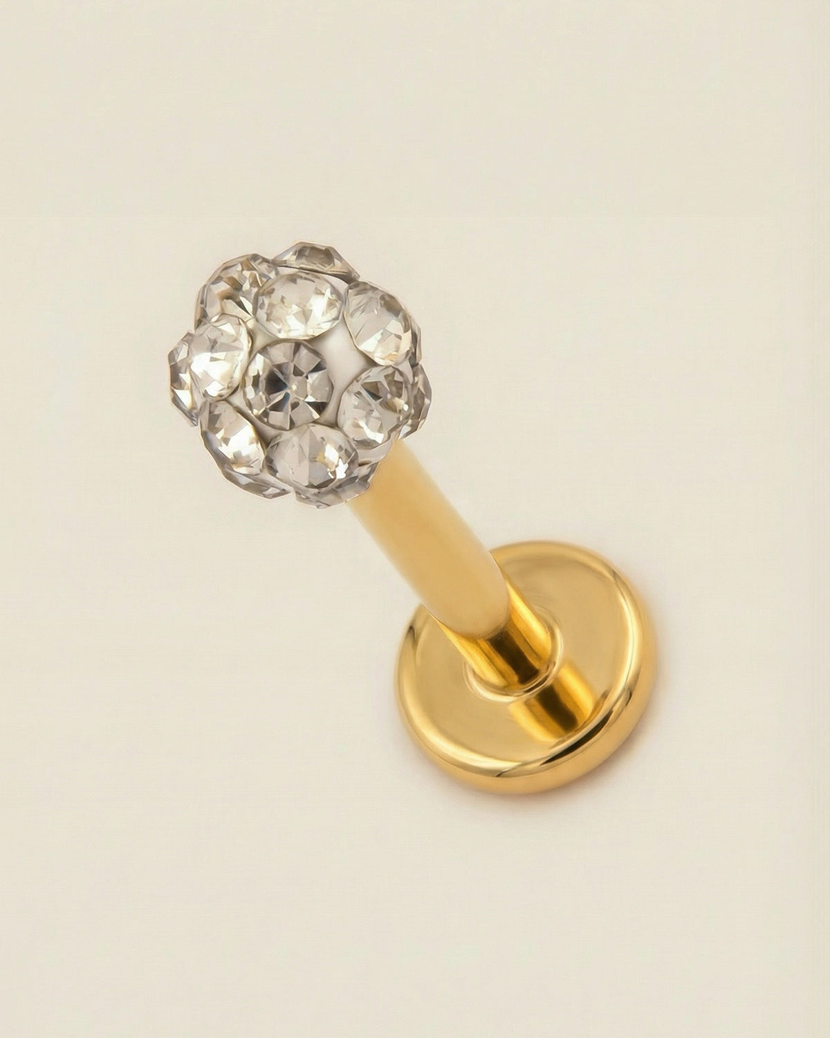 Altın renkli 316L cerrahi çelik 8 mm toplu flatback tragus piercing tasarımı.