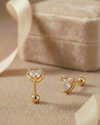 Günlük kullanıma uygun minimal kalp tasarımlı altın renkli cerrahi çelik piercing.