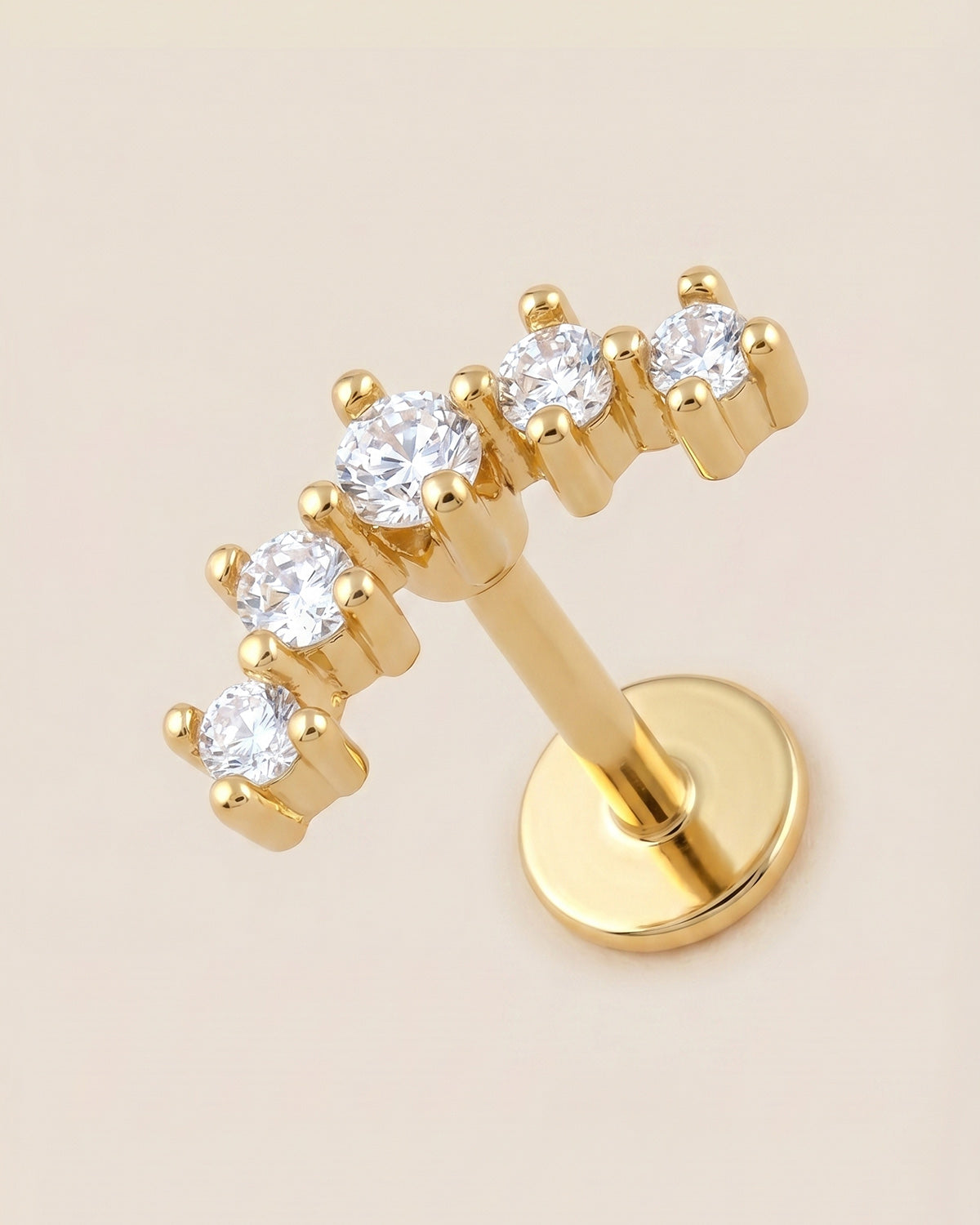 Altın renkli 316L cerrahi çelik kavisli 5 taşlı flatback piercing tasarımı.