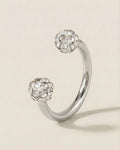 Gümüş renkli 316L cerrahi çelik 10 mm zirkon taşlı yarım halka piercing tasarımı.