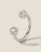 Gümüş renkli 316L cerrahi çelik 10 mm zirkon taşlı yarım halka piercing tasarımı.