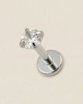 Gümüş renkli 316L cerrahi çelik 6 mm tektaş flatback tragus piercing tasarımı.