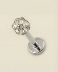 Gümüş renkli 316L cerrahi çelik 8 mm toplu flatback tragus piercing tasarımı.