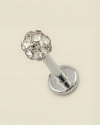 Gümüş renkli 316L cerrahi çelik 8 mm toplu flatback tragus piercing tasarımı.