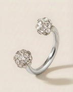Gümüş renkli 316L cerrahi çelik 8 mm zirkon taşlı yarım halka piercing tasarımı.