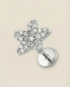 Gümüş renkli 316L cerrahi çelik çiçek formlu flatback piercing tasarımı.