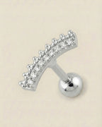 Gümüş renkli 316L cerrahi çelik kavisli zirkon taşlı tragus piercing tasarımı.