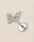 Gümüş renkli 316L cerrahi çelik pave zirkon taşlı kelebek flatback piercing.