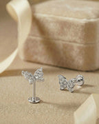 Işıltılı pave taş döşemeli kelebek gümüş renkli cerrahi çelik piercing.