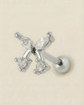 Gümüş renkli 316L cerrahi çelik yuvarlak zirkon taşlı kiraz formlu tragus piercing tasarımı.