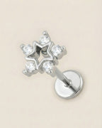 Gümüş renkli 316L cerrahi çelik zirkon taşlı beş köşeli yıldız flatback piercing.