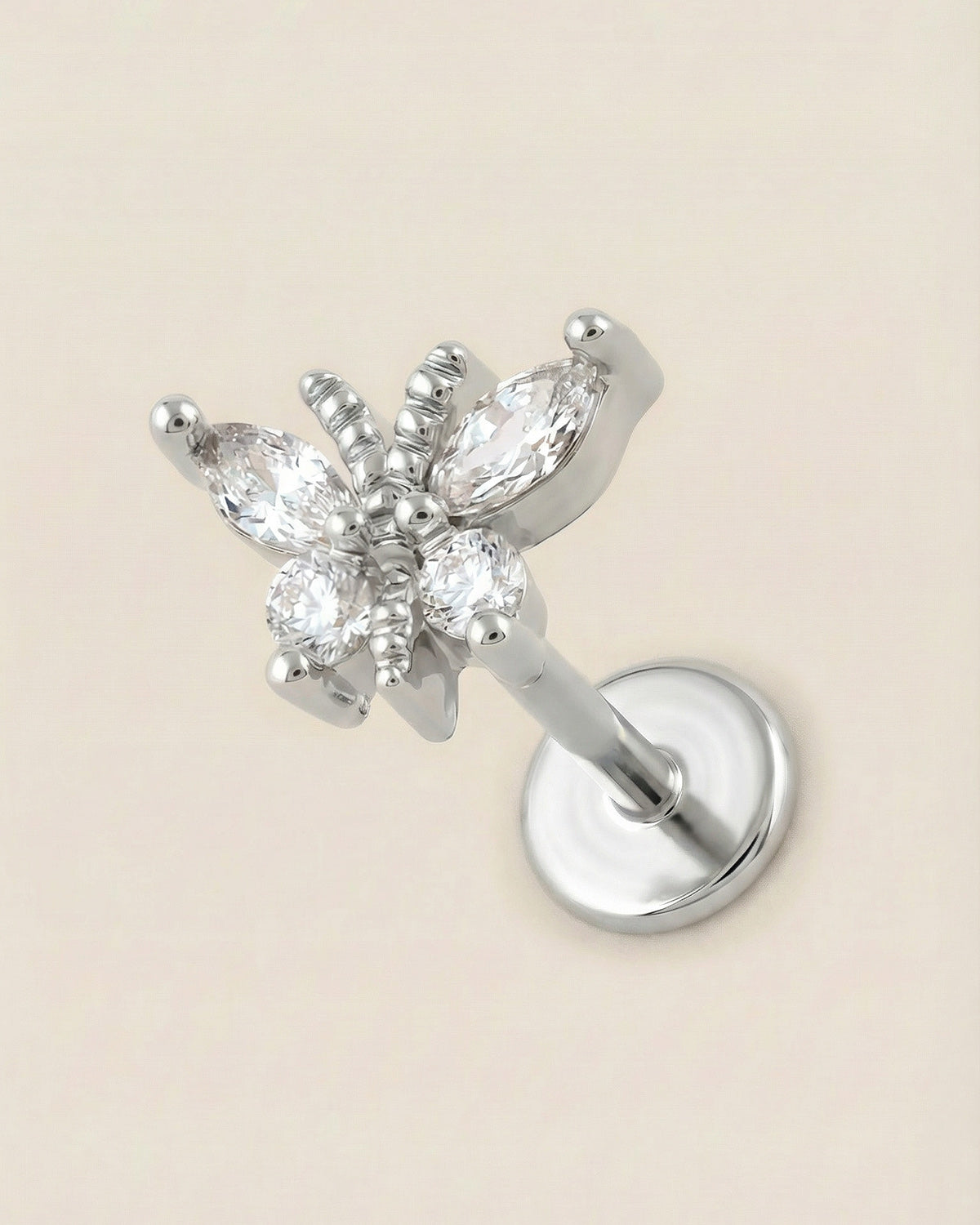 Gümüş renkli 316L cerrahi çelik zirkon taşlı kelebek flatback piercing tasarımı.
