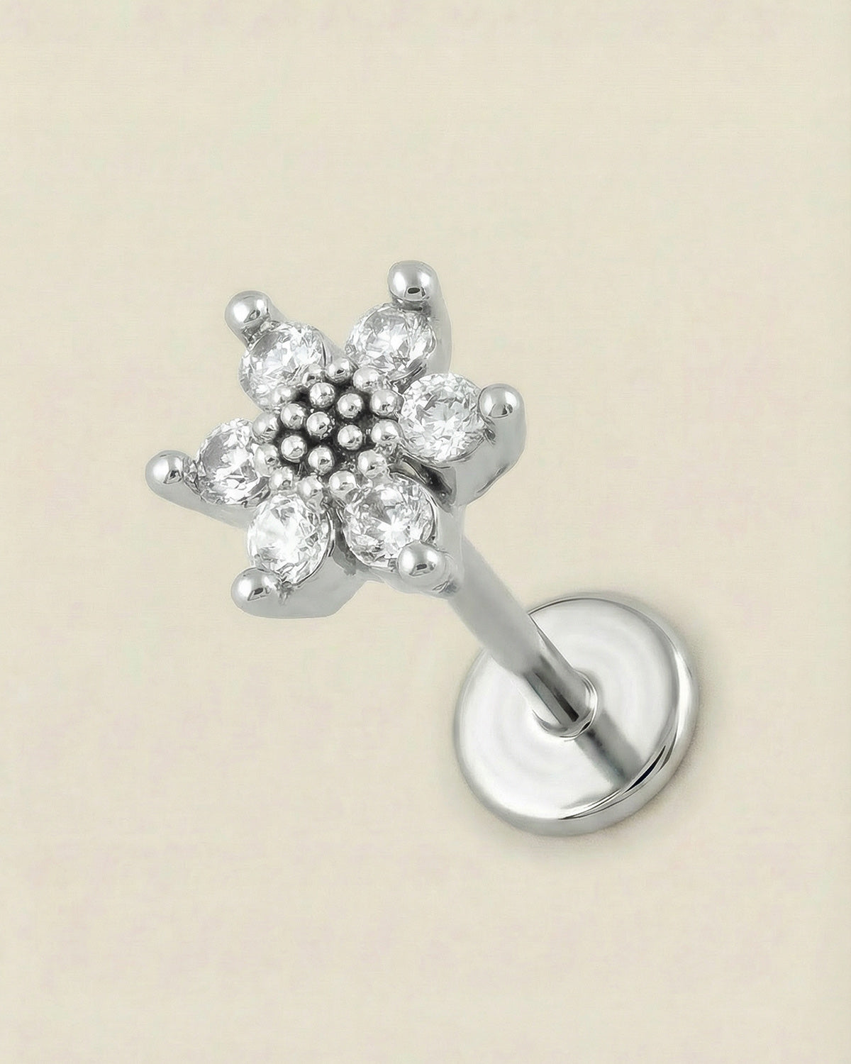 Gümüş renkli 316L cerrahi çelik zirkon taşlı minimal çiçek flatback piercing.