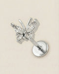 Gümüş renkli 316L cerrahi çelik zirkon taşlı minimal kelebek flatback piercing tasarımı.