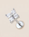 Gümüş renkli 316L cerrahi çelik 4 taşlı flatback piercing tasarımı.