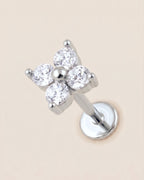 Gümüş renkli 316L cerrahi çelik 4 taşlı flatback piercing tasarımı.