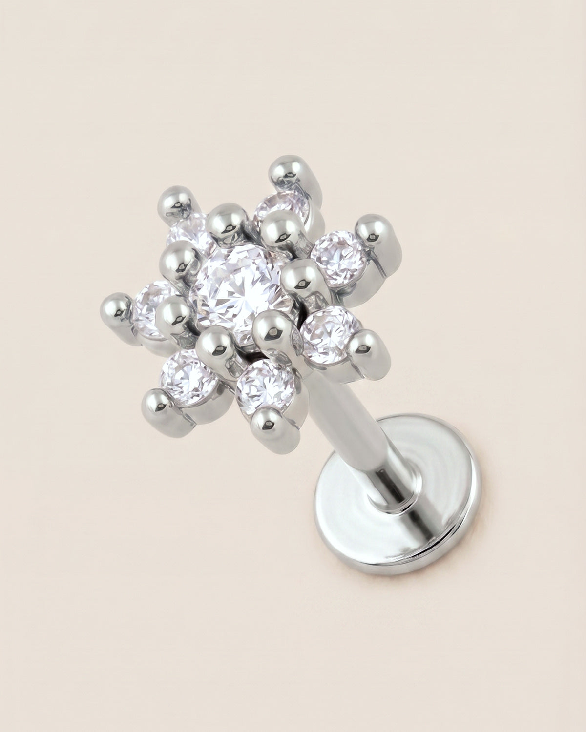 Gümüş renkli 316L cerrahi çelik büyük çiçek figürlü flatback piercing tasarımı.