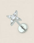 Gümüş renkli 316L cerrahi çelik dört köşeli yıldız flatback piercing tasarımı.