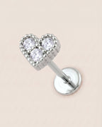 Gümüş renkli 316L cerrahi çelik kalp figürlü flatback piercing tasarımı.