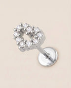Gümüş renkli 316L cerrahi çelik kalp flatback piercing tasarımı.
