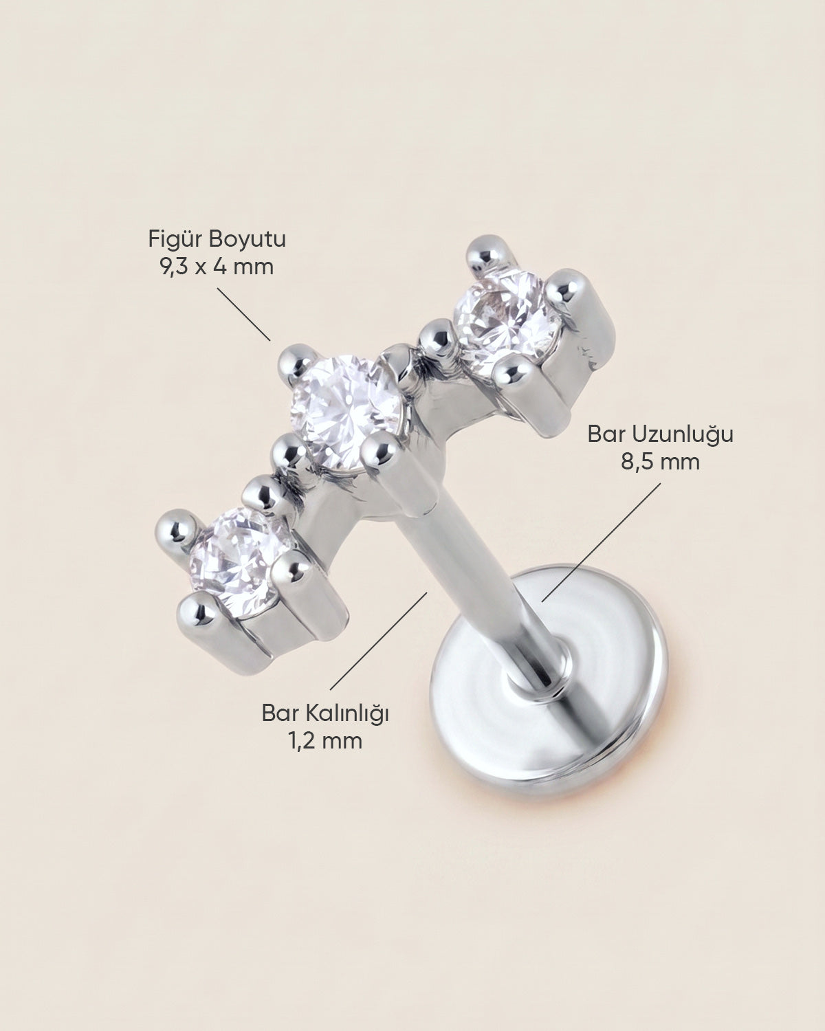 Gümüş renkli 316L cerrahi çelik kavisli 3 taşlı flatback piercingin ölçü görseli.