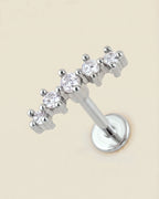 Gümüş renkli 316L cerrahi çelik kavisli 5 zirkon taşlı flatback piercing tasarımı.