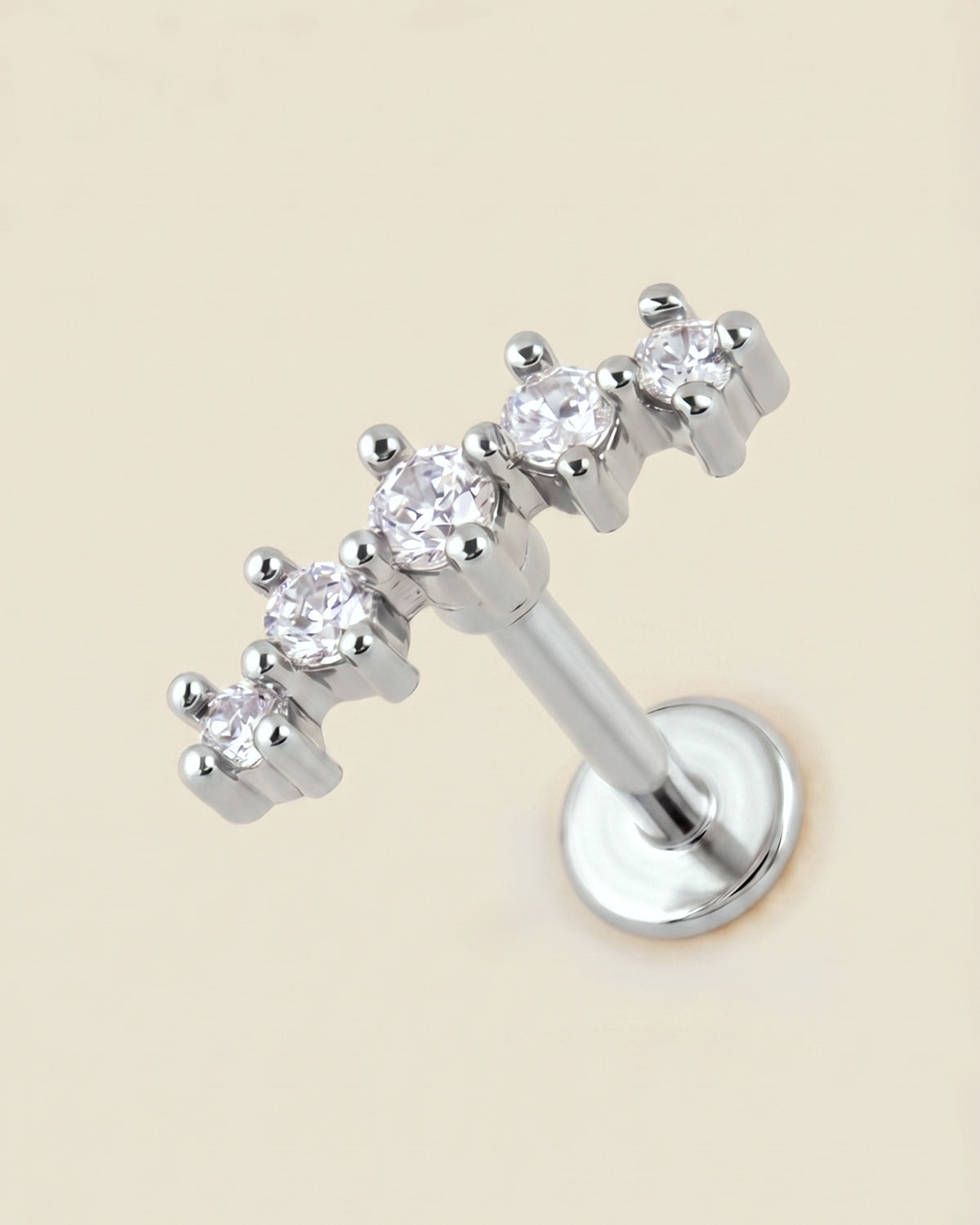 Gümüş renkli 316L cerrahi çelik kavisli 5 zirkon taşlı flatback piercing tasarımı.