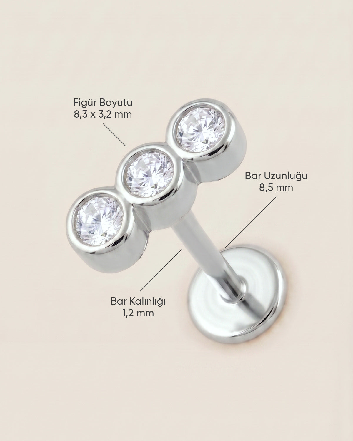 Gümüş renkli 316L cerrahi çelik sıralı 3 taşlı flatback piercingin ölçü görseli.