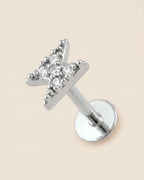 Gümüş renkli 316L cerrahi çelik yıldırım figürlü flatback piercing tasarımı.