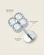Gümüş renkli 316L cerrahi çelik yonca figürlü flatback piercingin ölçü görseli.