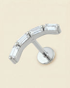 Gümüş renkli 316L cerrahi çelik zirkon dikdörtgen taşlı kavisli flatback piercing tasarımı.