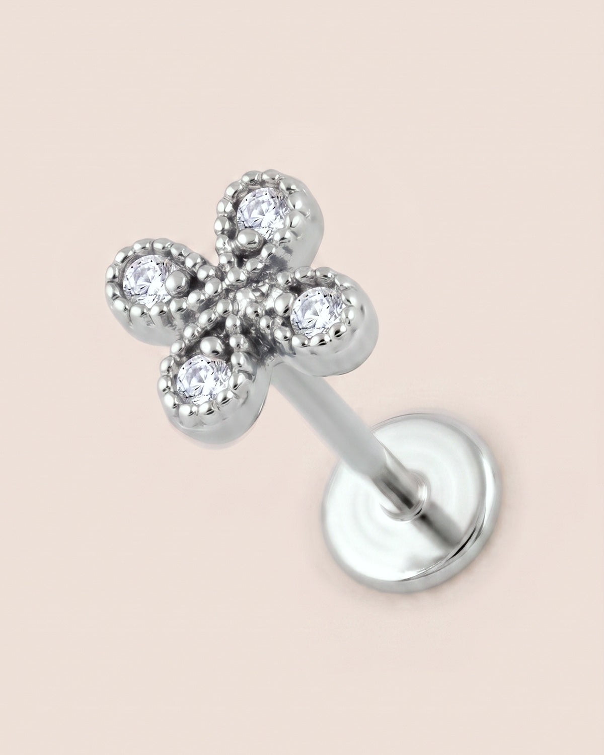 Gümüş renkli 316L cerrahi çelik zirkon taşlı çiçek flatback piercing tasarımı.