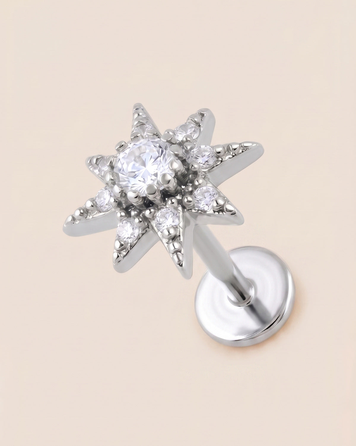 Gümüş renkli 316L cerrahi çelik zirkon taşlı güneş flatback piercing tasarımı.