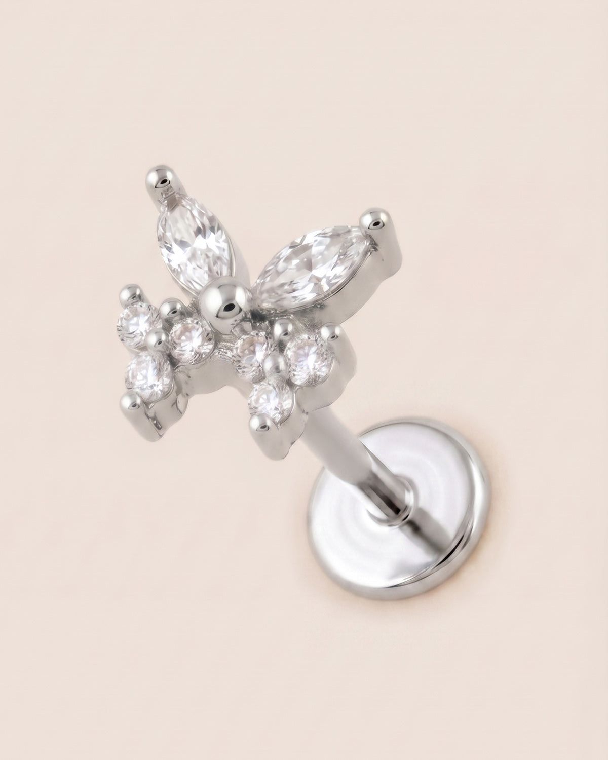 Gümüş renkli 316L cerrahi çelik zirkon taşlı kelebek figürlü flatback piercing tasarımı.