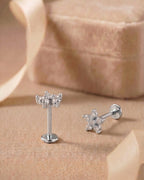 Gümüş renkli zirkon taşlı yıldız figürlü flatback piercingin koleksiyon görünümü.