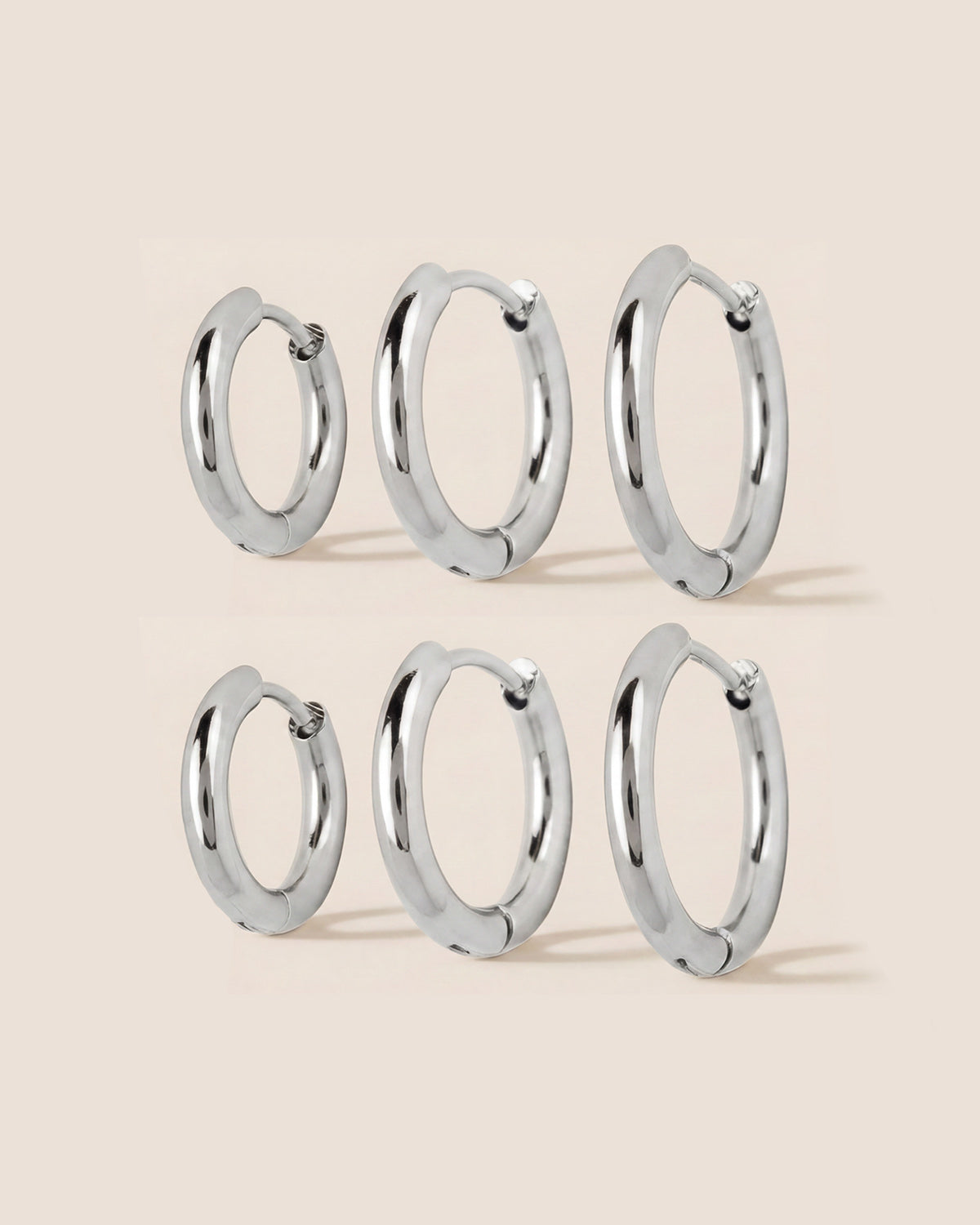 Gümüş renkli çelik 6'lı halka küpe seti; 10, 12 ve 14 mm çap ve 2,50 mm kalınlık.