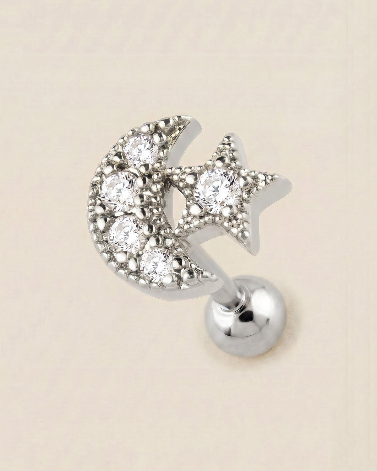 Gümüş renkli cerrahi çelik zirkon taşlı ay yıldız tragus piercing tasarımı.